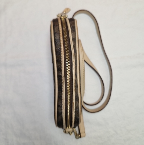 Michael Kors classic mini crossbody purse - Picture 6 of 15